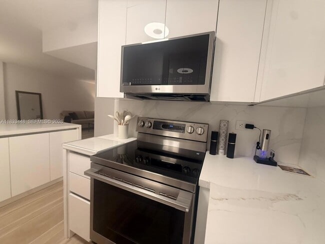 Building Photo - 1500 Bay Rd