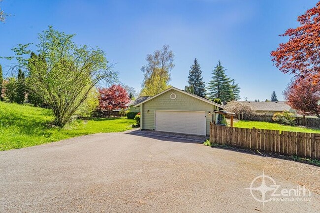 Building Photo - 2819 NE 54th St