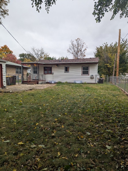 Building Photo - 1810 Midway Dr