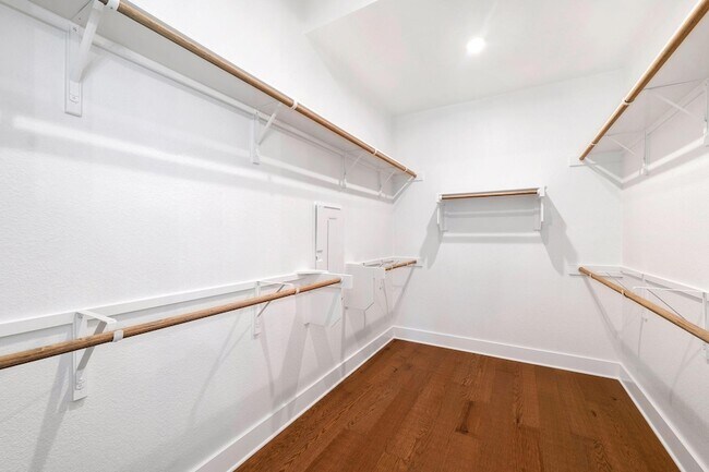 Building Photo - 8208 Bouvreuil Dr