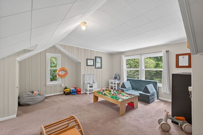 Building Photo - Available September 1st! A First Time Rent...