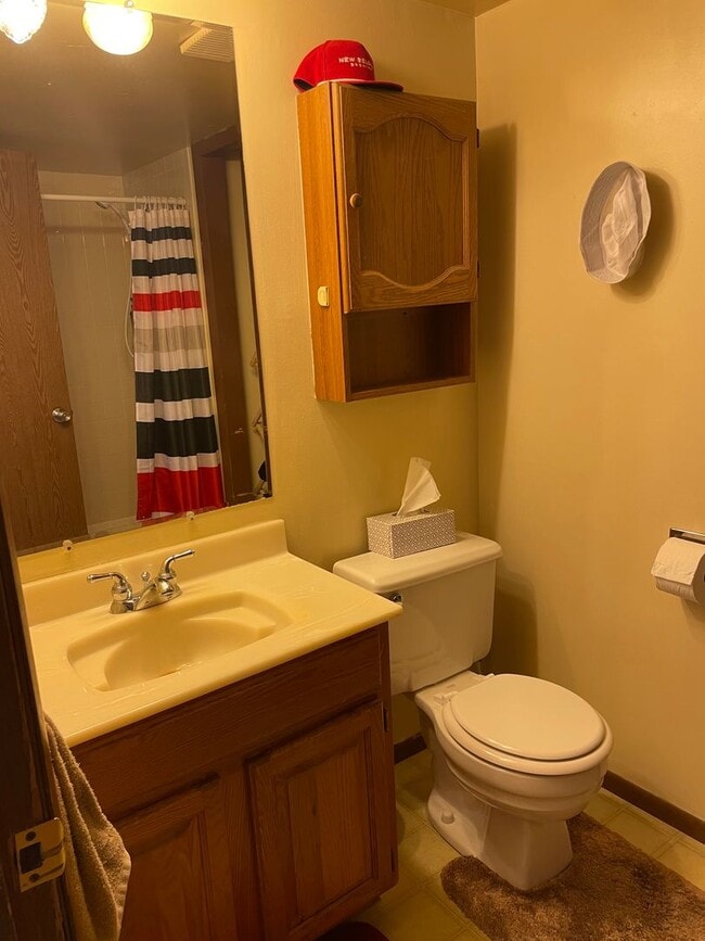 Building Photo - Central Location! 4 Bed 2 Bath House in Fort Collins