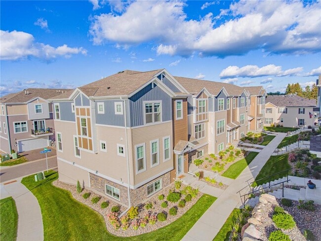 Building Photo - 855 Roselyn Dr