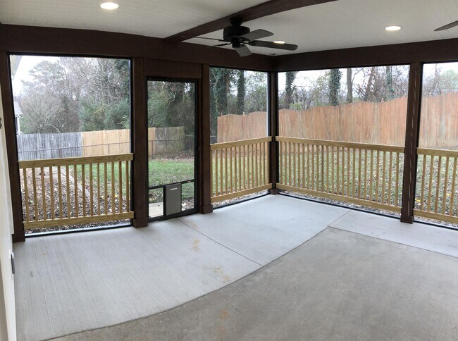 Building Photo - 5616 Jamaica Ln