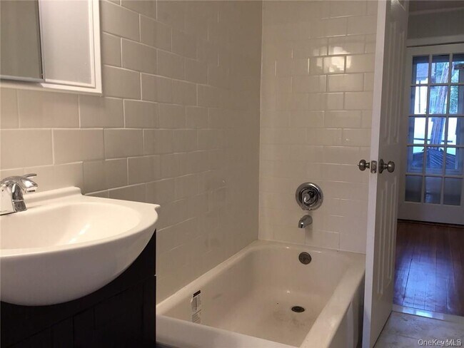 Building Photo - 107 Kensington Rd