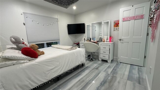 Building Photo - 13411 SW 17th Ct