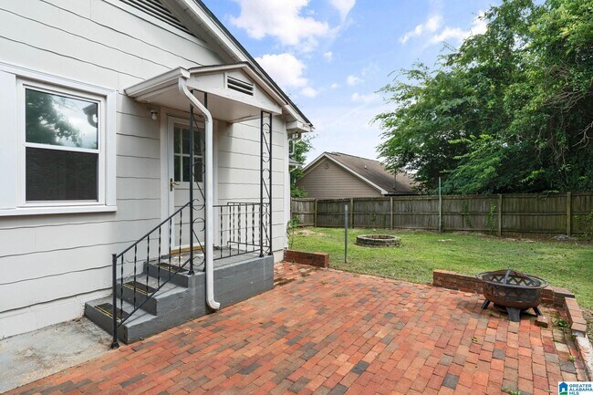 Building Photo - 5 Beverly Heights