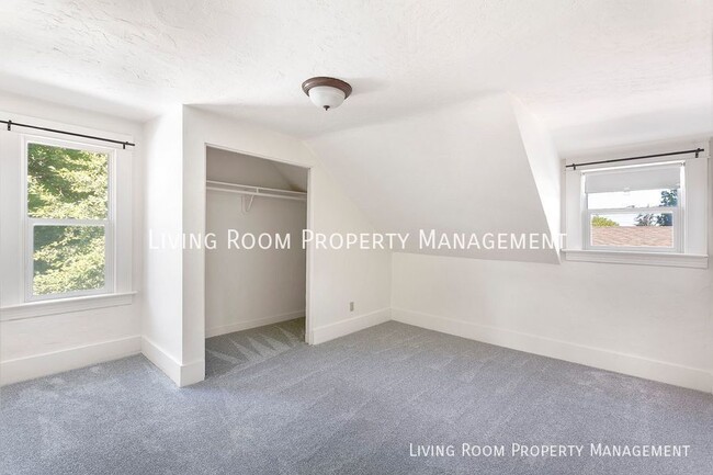 Building Photo - 6429 N Delaware Ave