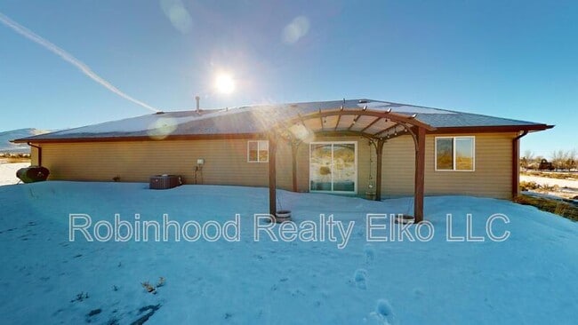 Building Photo - 963 Alpine Dr