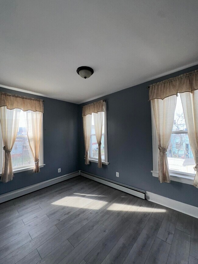 Building Photo - 209 Danforth Ave