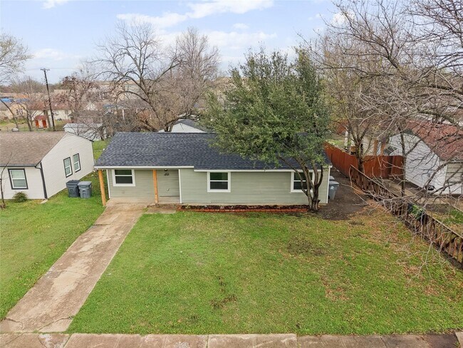 Building Photo - 2655 Larry Dr