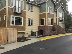 Building Photo - 2 bed/1 bath in Southeast Redmond