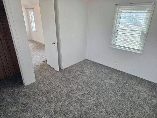 Building Photo - 1526 Rapids St