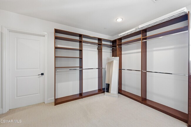 Building Photo - 138 Mayflower St