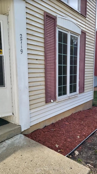 Building Photo - 2719 Narraganset Dr