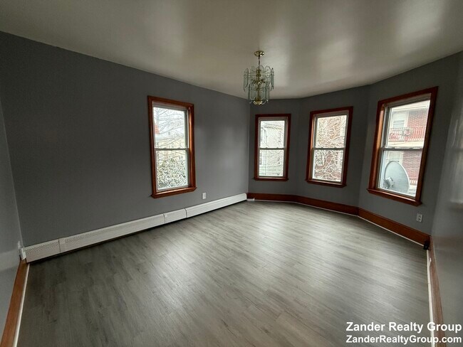 Building Photo - 2A Marshfield St