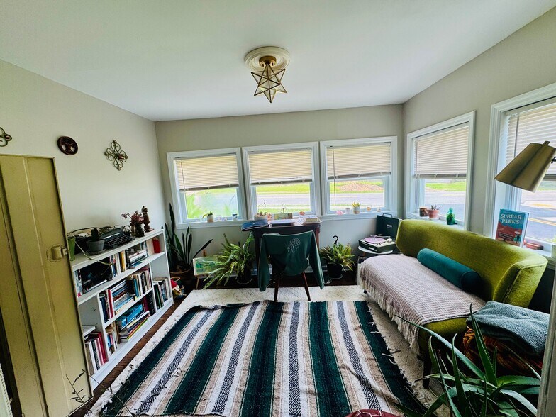 Building Photo - 2481 Semmes St