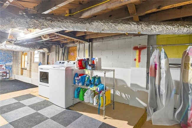 Building Photo - 3006 Hollywood Dr