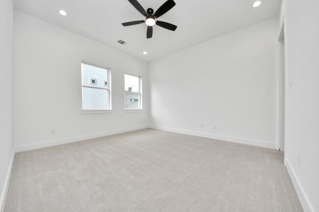 Building Photo - 3407 Hutchins St