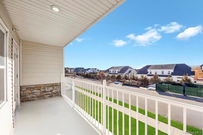 Building Photo - 3 Meadows Ln