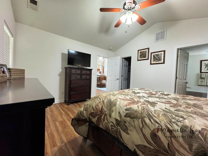 Building Photo - 765 Riverward Dr