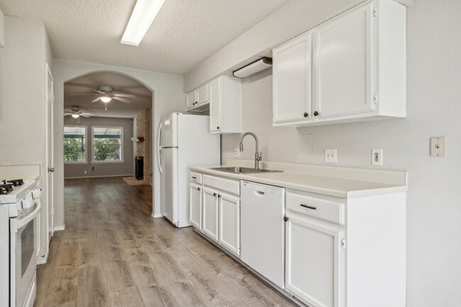 Building Photo - 4509 Alta Loma Dr