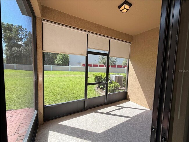 Building Photo - 2432 Seven Oaks Dr