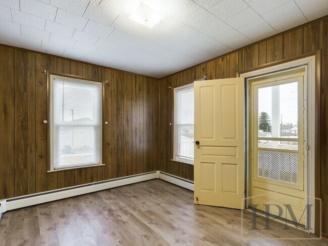 Building Photo - Available Now! 3 bedroom in Goldsboro Hist...