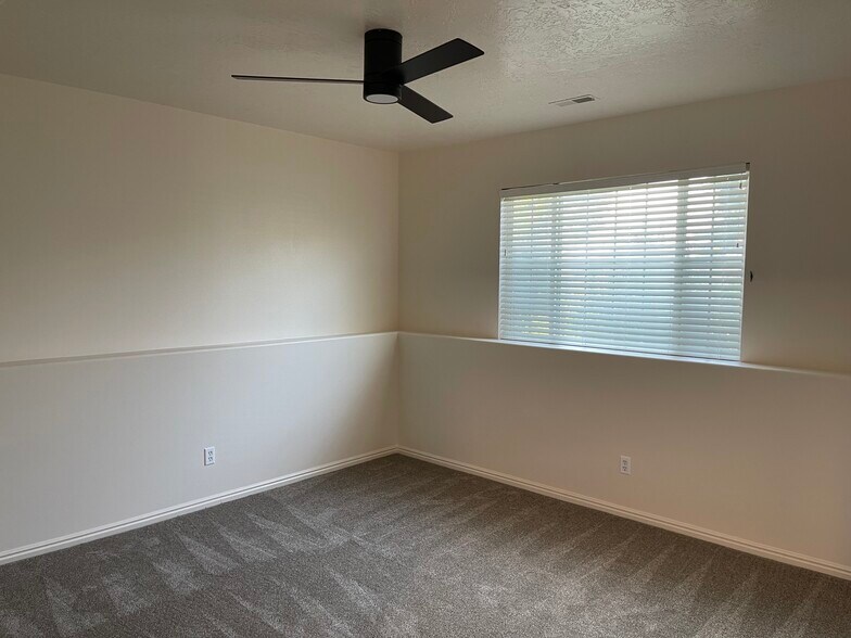 Building Photo - 85 W 1400 S