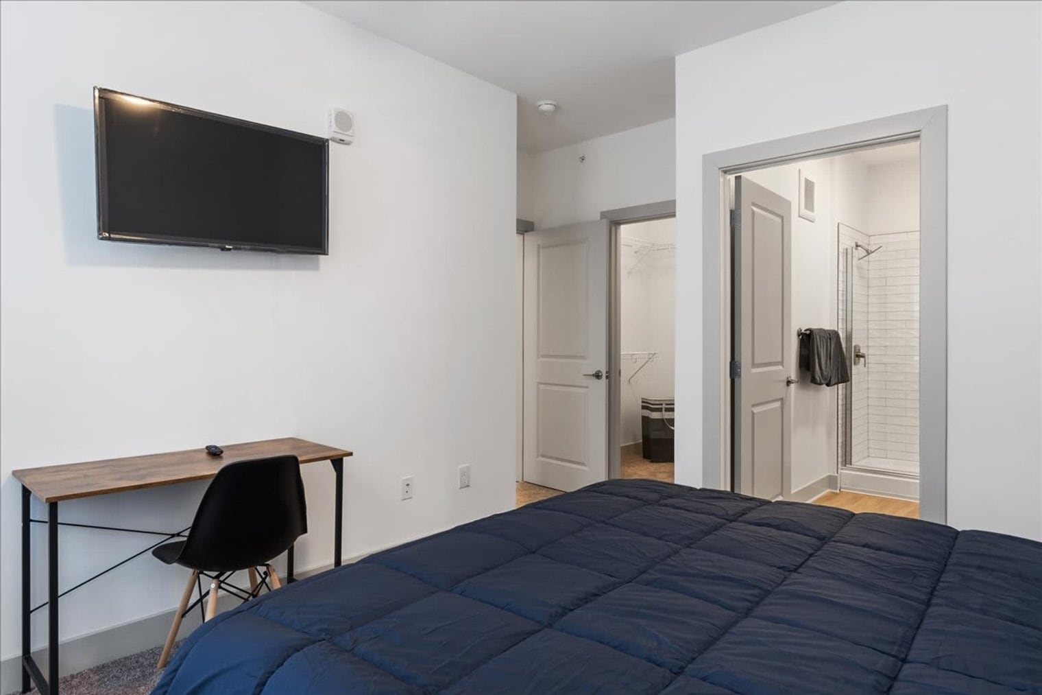 Building Photo - 2039 Woodburn Ave