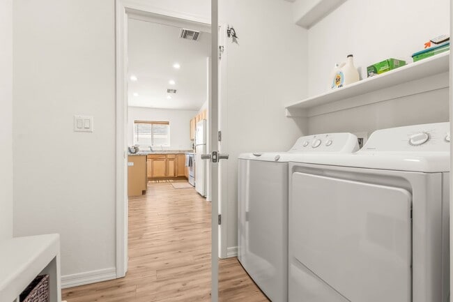 Building Photo - Charming 2-Bed, 2-Bath Home in Fox Creek SHORT OR LONG TERM AVAILABLE