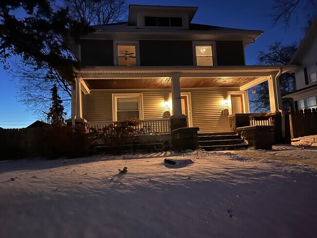 Building Photo - 2608 Leclaire St