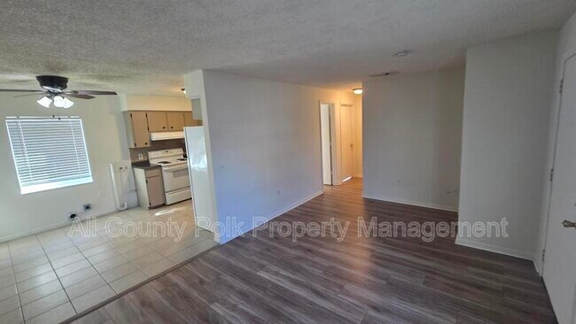 Building Photo - 915 Ariana St