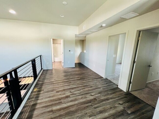 Building Photo - For Rent