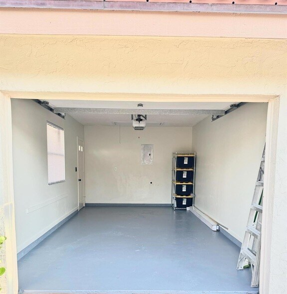 Building Photo - 130 Palm Ave