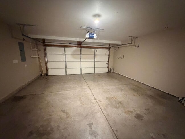 Building Photo - 1883 Creekstone Dr
