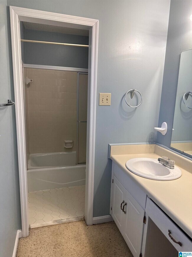 Building Photo - 284 Stonebridge Rd