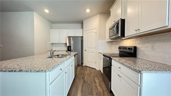Building Photo - 488 Stoneybrook Dr