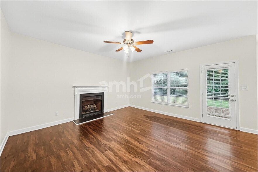 Building Photo - 241 Brook Glen Dr