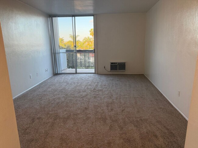 Building Photo - 3050 Rue D’Orleans