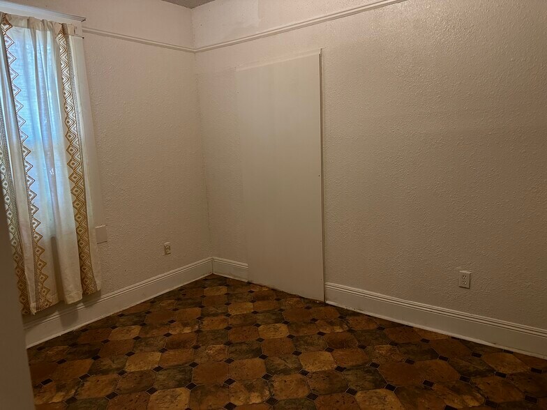 Second bedroom - 2216 S Salcedo St