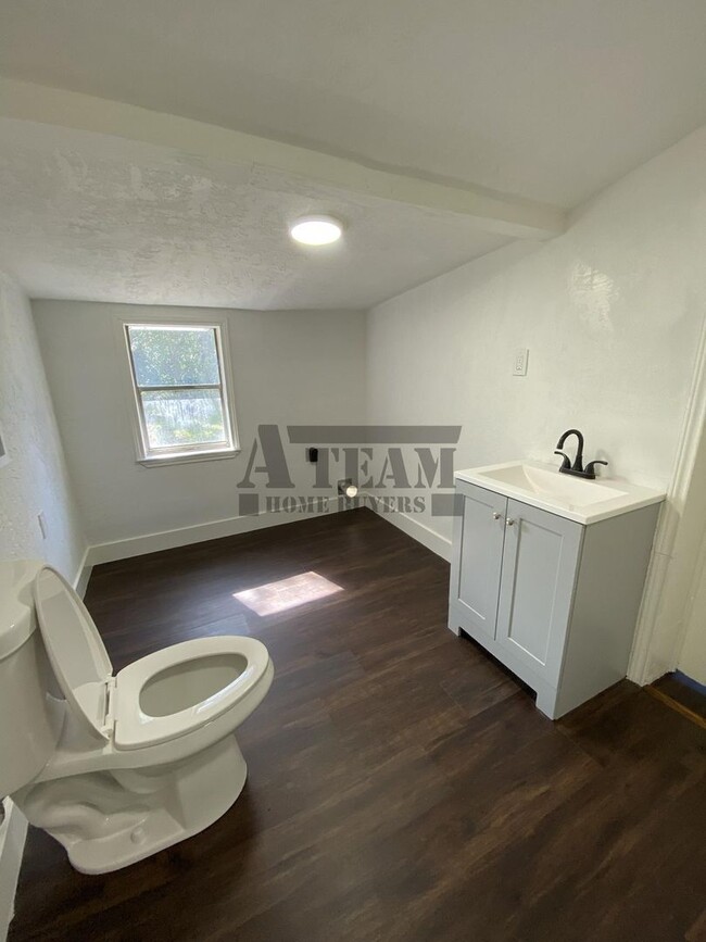 Building Photo - Charming 2 Bedroom 1 Bathroom home in Trin...