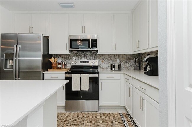 Building Photo - 15835 Grn Acrs Ave