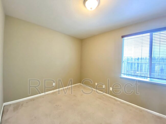 Building Photo - 637 Lavastone Dr