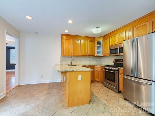 Building Photo - 2329 Kingsbury Dr