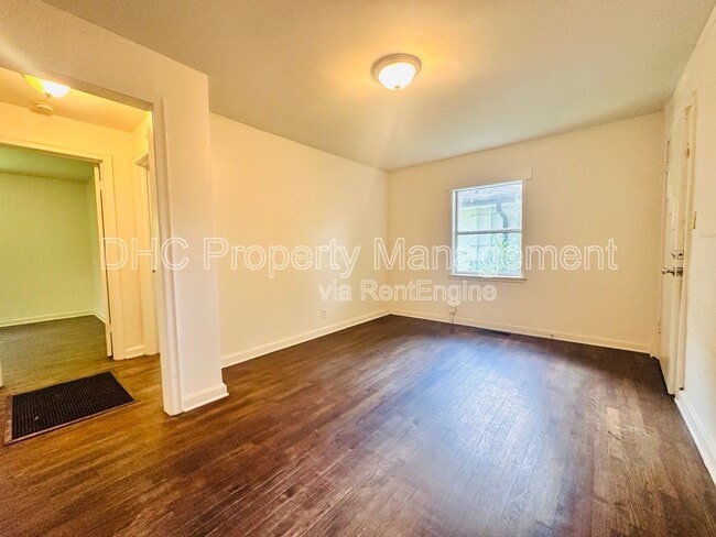 Building Photo - 2125 Larchwood Rd SW