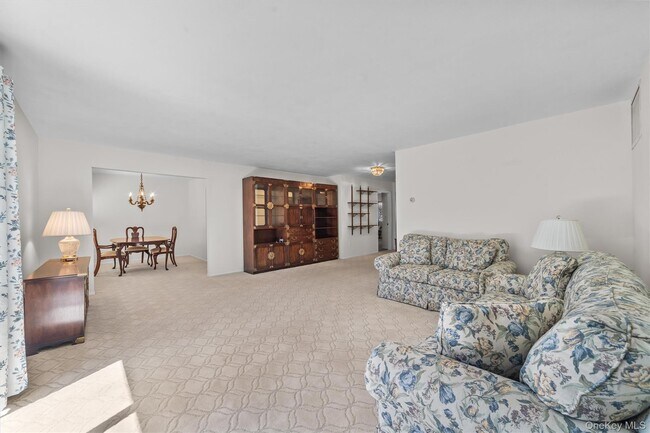 Building Photo - 164 Carriage Ct