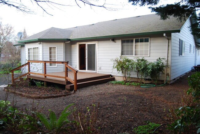 Building Photo - Charming & Well-Maintained Single-Story Home in McMinnville