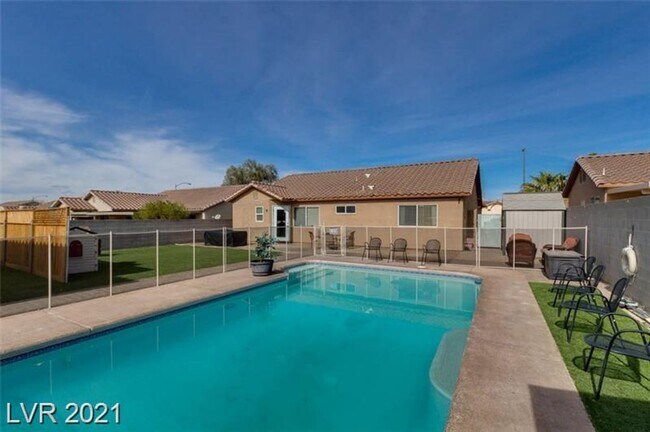 Building Photo - ** COMING SOON ** AMAZING SINGLE STORY HOME IN HENDERSON WITH DETACHED CASITA NO HOA & HOME COMES...