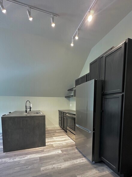 kitchen - 1413 Wabash Ave